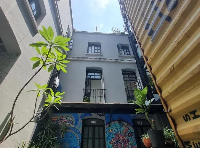 Metro Boutique Hostal