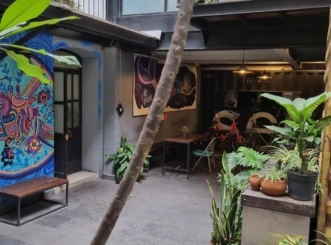 Metro Boutique Hostal *