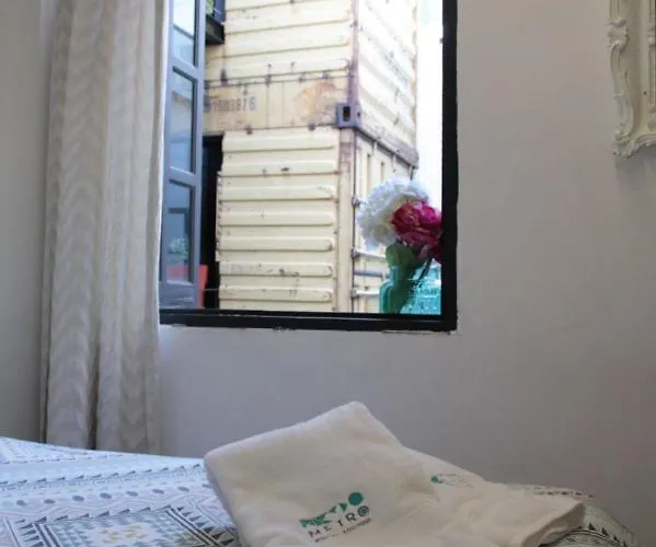 Metro Boutique Hostal