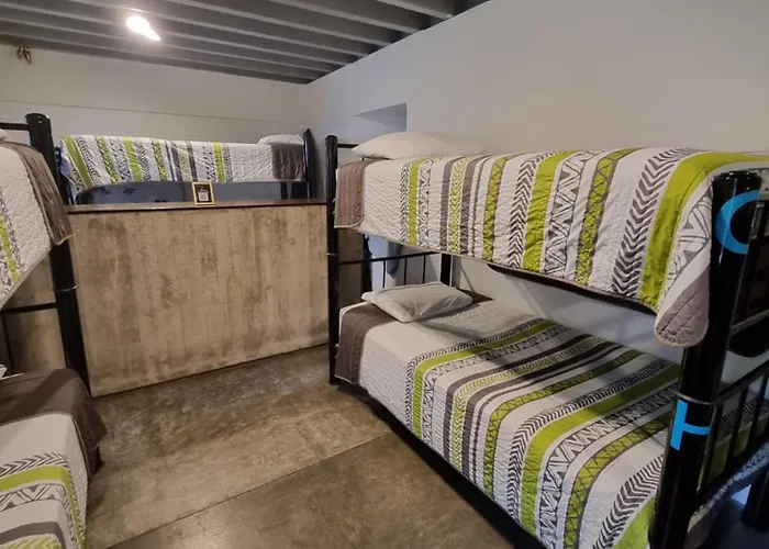 Metro Boutique Hostal *